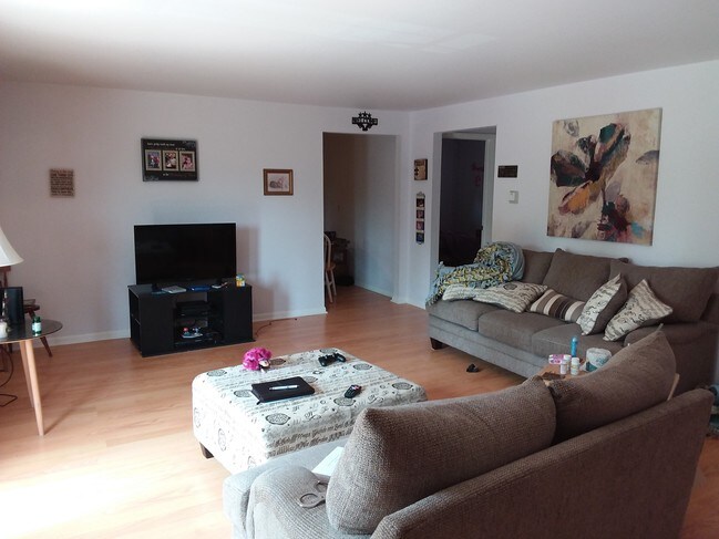 Foto del edificio - 904 Nursery Rd