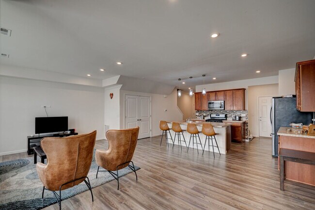 Building Photo - 469 Watercress Dr