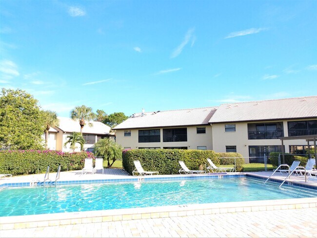 Foto del edificio - Seasonal Short-Term 2-Bedroom 2-Bath 2nd Floor Condo Located at Mission Lakes!
