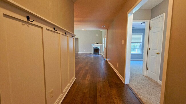 Building Photo - 3 BR 2 BA Aragona Village