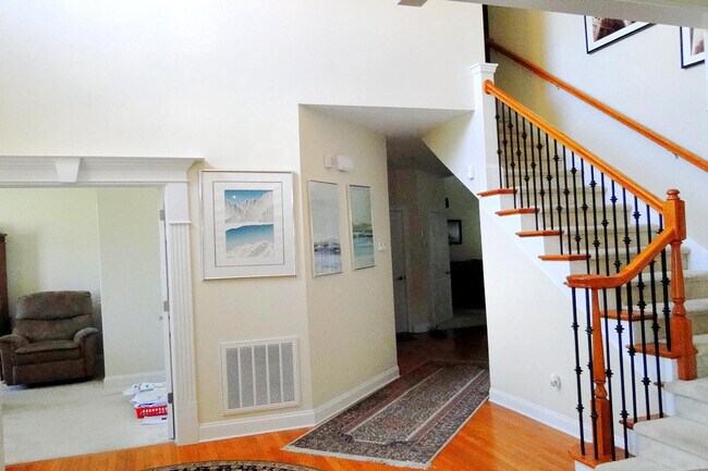 Building Photo - Spacious with Large Basement 5 Bedroom, 4 ...
