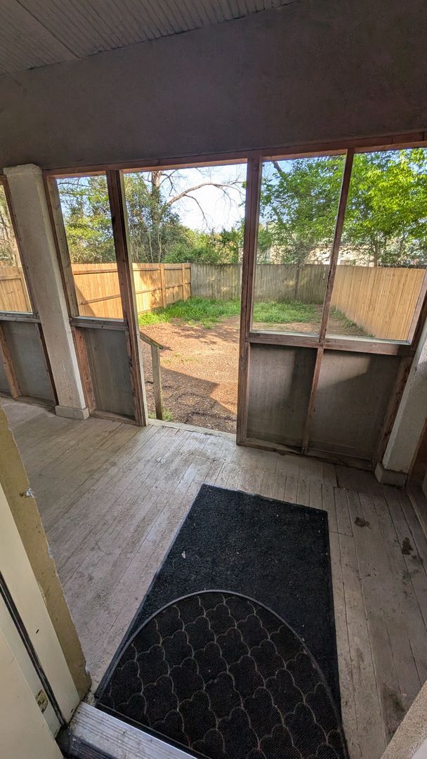 Building Photo - Cute home in the Heart of West Monroe