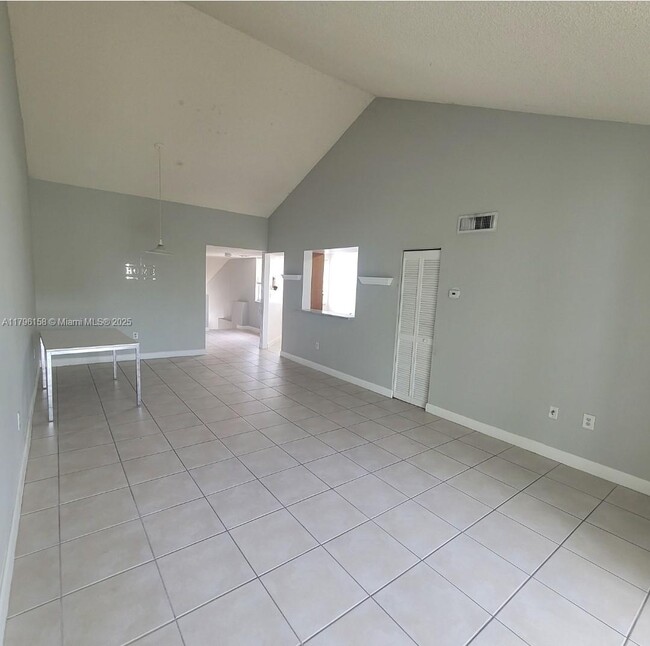 Foto del edificio - 4850 NW 97th Pl