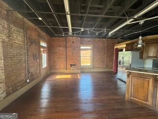 Building Photo - 2 E Main St N