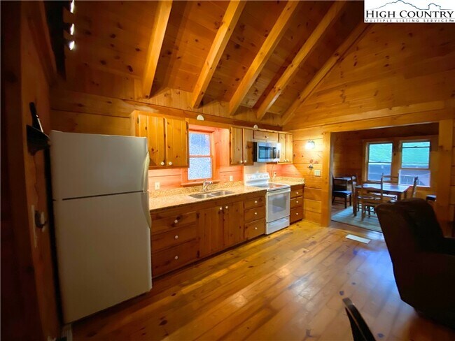 Foto del edificio - 329 Ballou Mills Rd