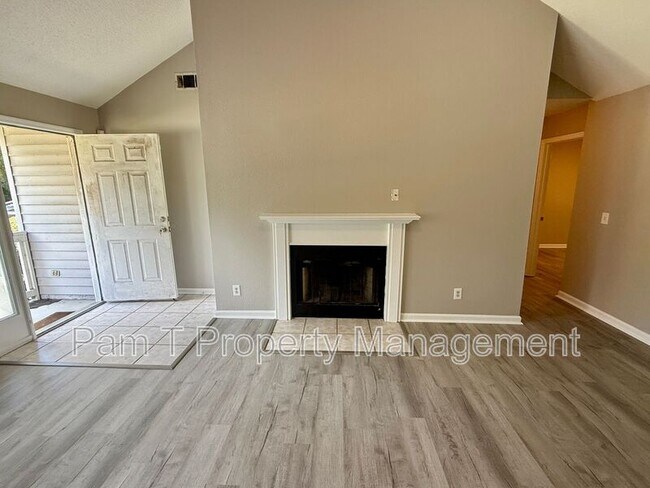 Building Photo - 227 Sugar Mill Dr