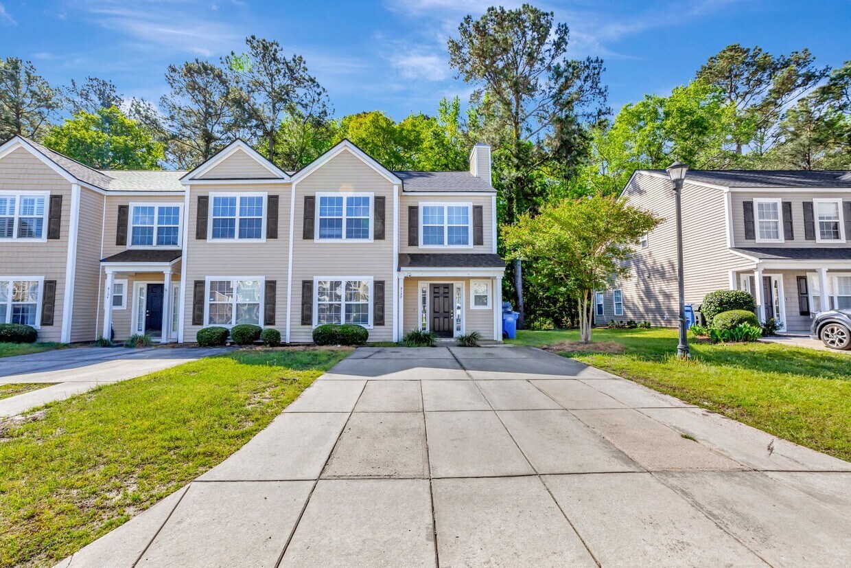 Primary Photo - Spacious Townhome in Wescott Plantation!