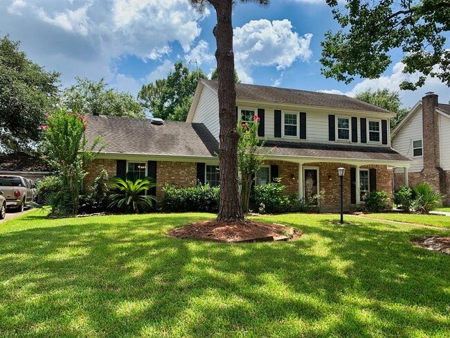 Building Photo - 10823 Chevy Chase Dr