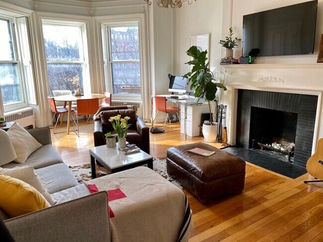 Foto del edificio - 319 Commonwealth Ave