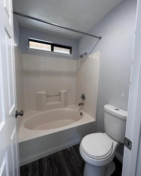 Building Photo - 824 Lois Ln