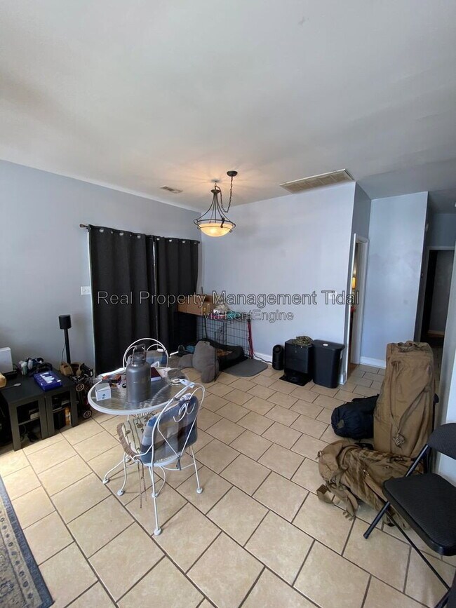 Foto del edificio - 475 Crosland Ct