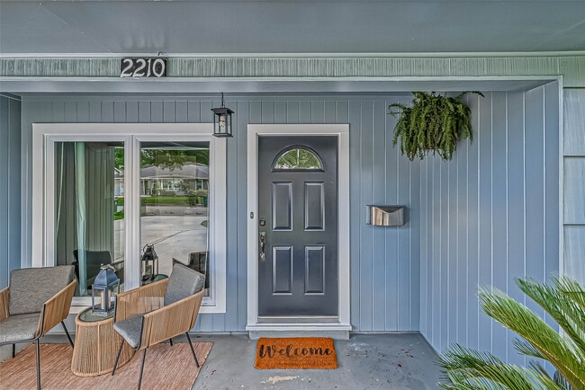 Foto del edificio - 2210 Saxon Dr