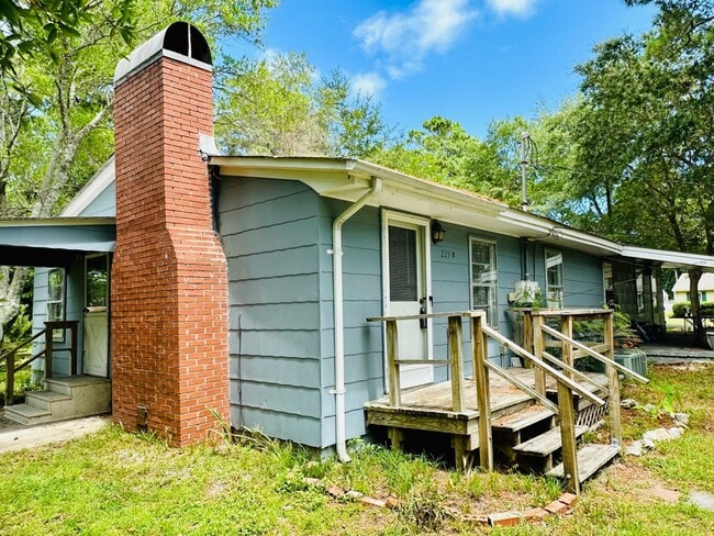 Building Photo - SEAGATE AREA - 1BD/1BA - Located just off ...