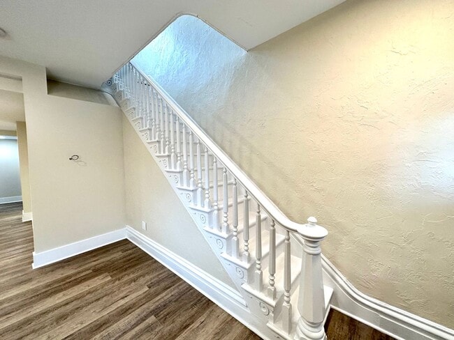 Building Photo - 933 - 320/322 Boggs Avenue