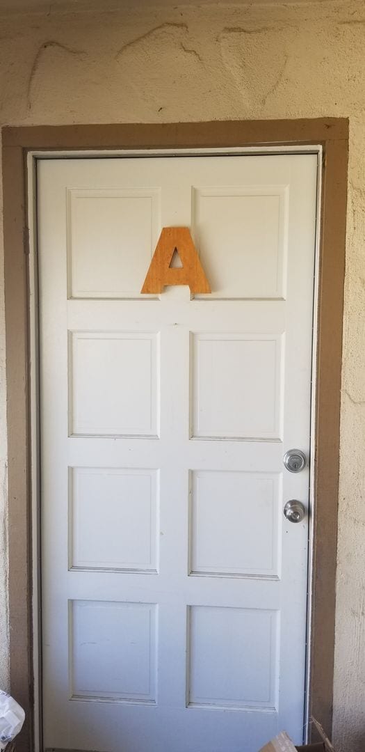 Building Photo - 3 Bed, 1 Bath Apartment
