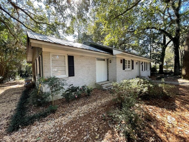 Building Photo - 507 W Alden Ave