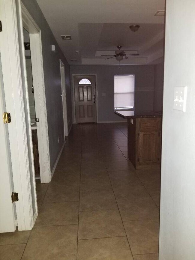 Building Photo - 1903 Oasis Dr