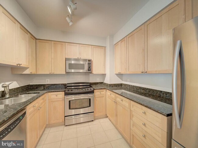 Foto del edificio - 3101 N Hampton Dr