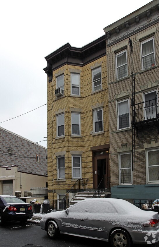 Building Photo - 414 9th St