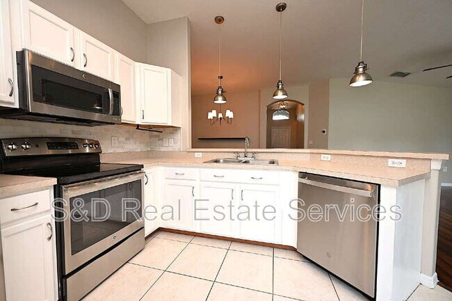 Foto del edificio - 7147 Cedarcrest Blvd