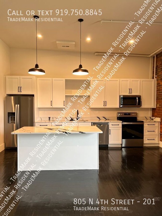 Building Photo - Beautiful 2 Bedroom 2 Bath Luxury Apartmen...