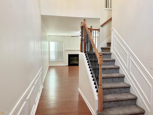 Building Photo - 1728 Fair Oak Way