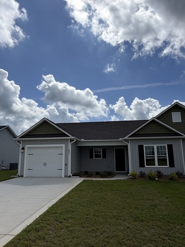 Building Photo - 831 Middleton Rd