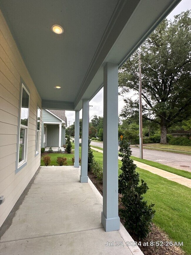 Foto del edificio - Gorgeous New Custom Built House /Highland ...