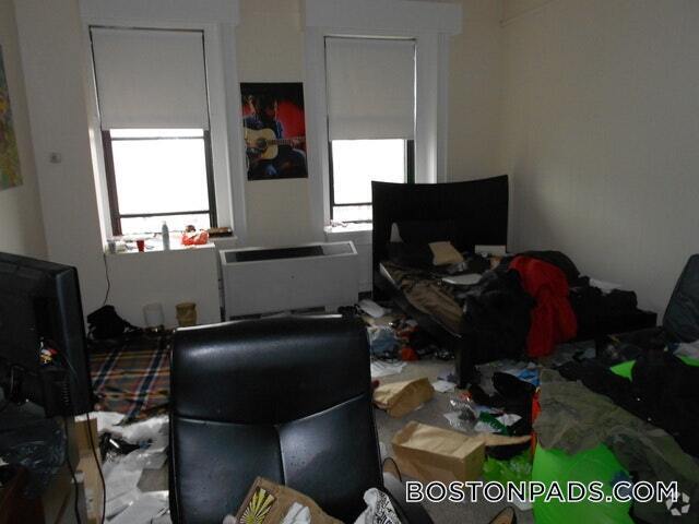 Building Photo - 62 Boylston St