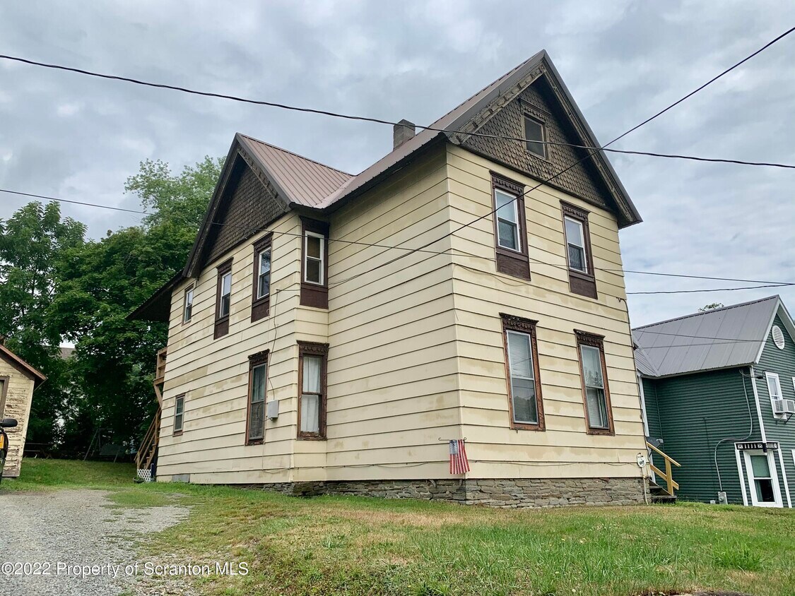 Primary Photo - 5893 E High St