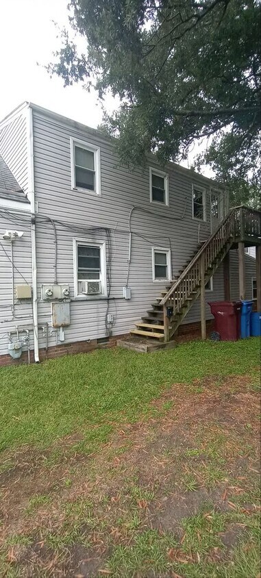Primary Photo - 909 Lusk St