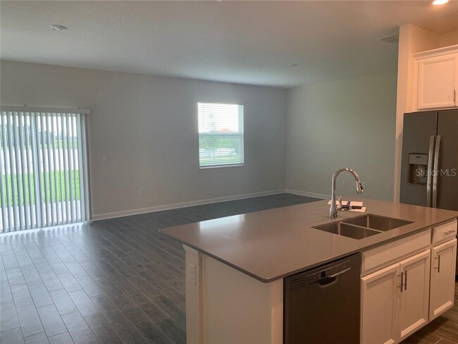 Building Photo - 410 Lionel Way