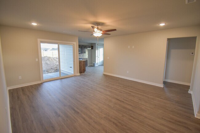 Foto del edificio - 3 Bedroom 2 Bathroom Home in  Farmington, ...