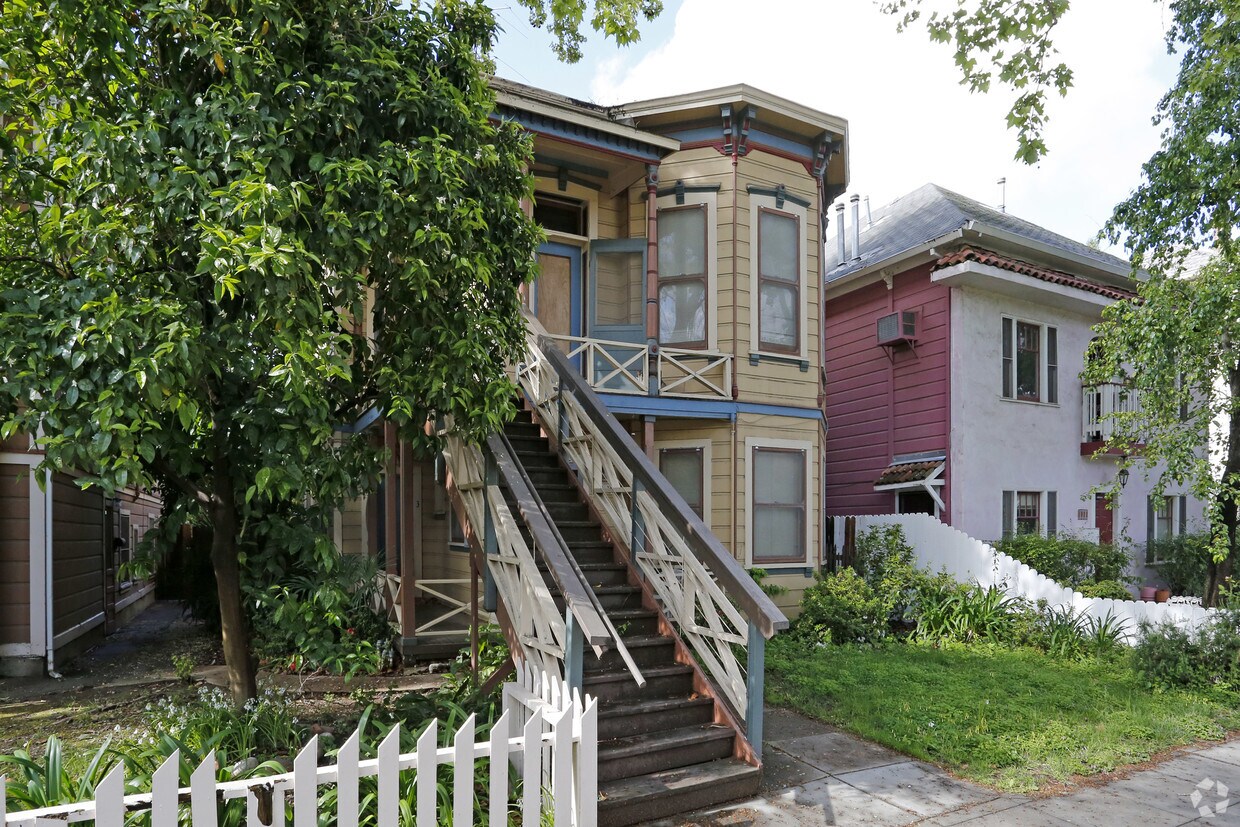 Building Photo - 1824 F St