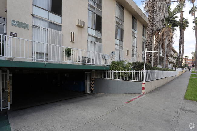 Building Photo - 961 Elden Ave
