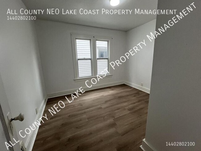 Building Photo - 1127 W Erie Ave