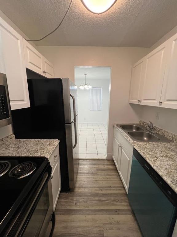 Building Photo - 370 Sunshine Dr, #L1