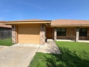 Building Photo - 913 Daisy Dr