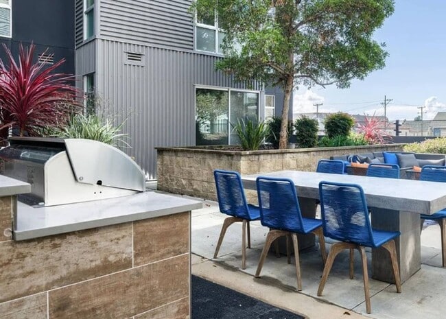 Building Photo - Secure Luxury Downtown Oakland 2 BR,2 BA w...