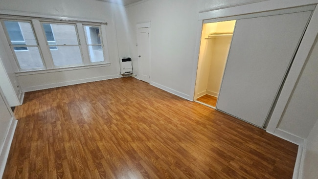 Foto del edificio - 1026 Ingraham St