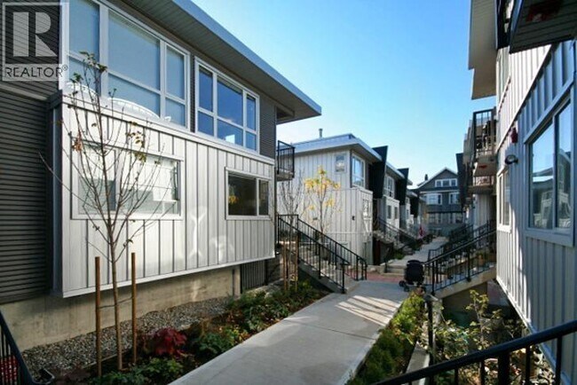 Photo du bâtiment - 670-670 W 6th Ave