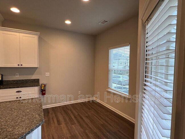 Building Photo - 730 Tarvin Cir