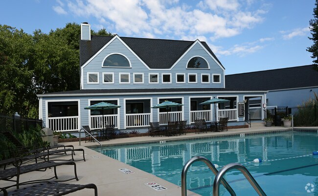 Hampton Court Apartments for Rent with a Walk In Closet Columbia SC