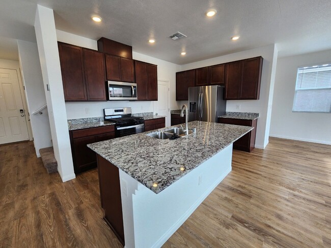 Building Photo - Southwest Beauty