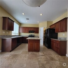 Building Photo - 9957 Ridgehaven Ave