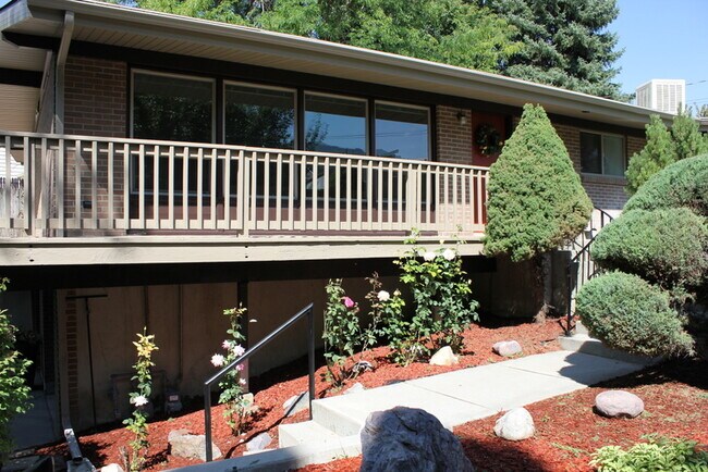 Building Photo - 2553 E Wren Rd