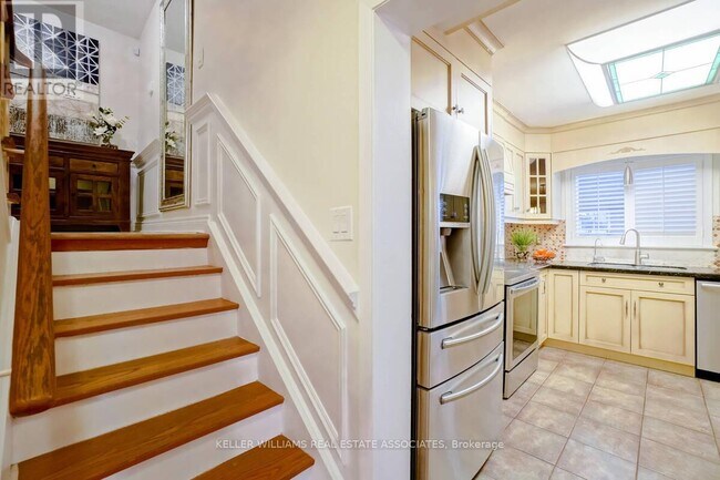 Building Photo - 23 Rosemeade Ave