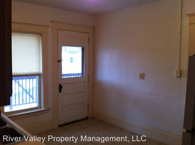 Building Photo - 24 Durkee St