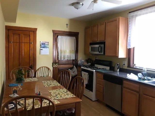 Foto del interior - 5409-5411 W Barry Ave