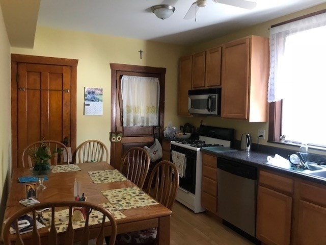Interior Photo - 5409-5411 W Barry Ave